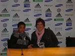 Ian et Sandrine dans la salle de presse du stade de Chelsea